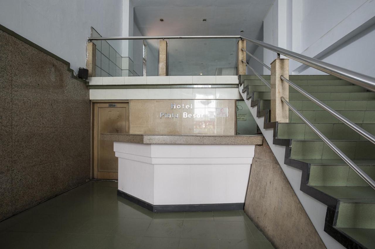 RedDoorz Plus near Jakarta Kota Station - Minimum Stay 6 Nights Exterior foto
